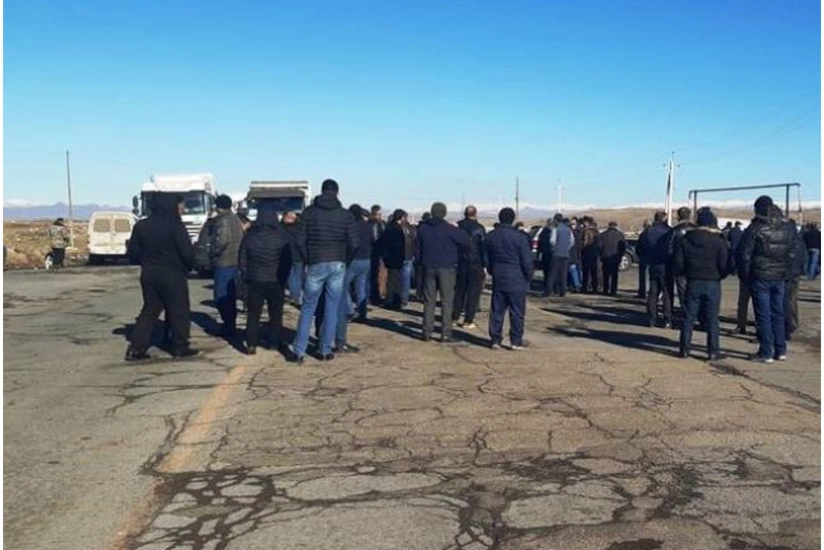 Armenian residents block Gyumri-Yerevan highway
