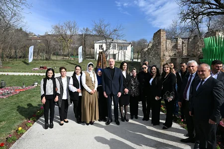 Prezident və birinci xanım Ağdərənin Həsənriz kəndində sakinlərlə birlikdə Novruz tonqalını alovlandırıblar - YENİLƏNİB