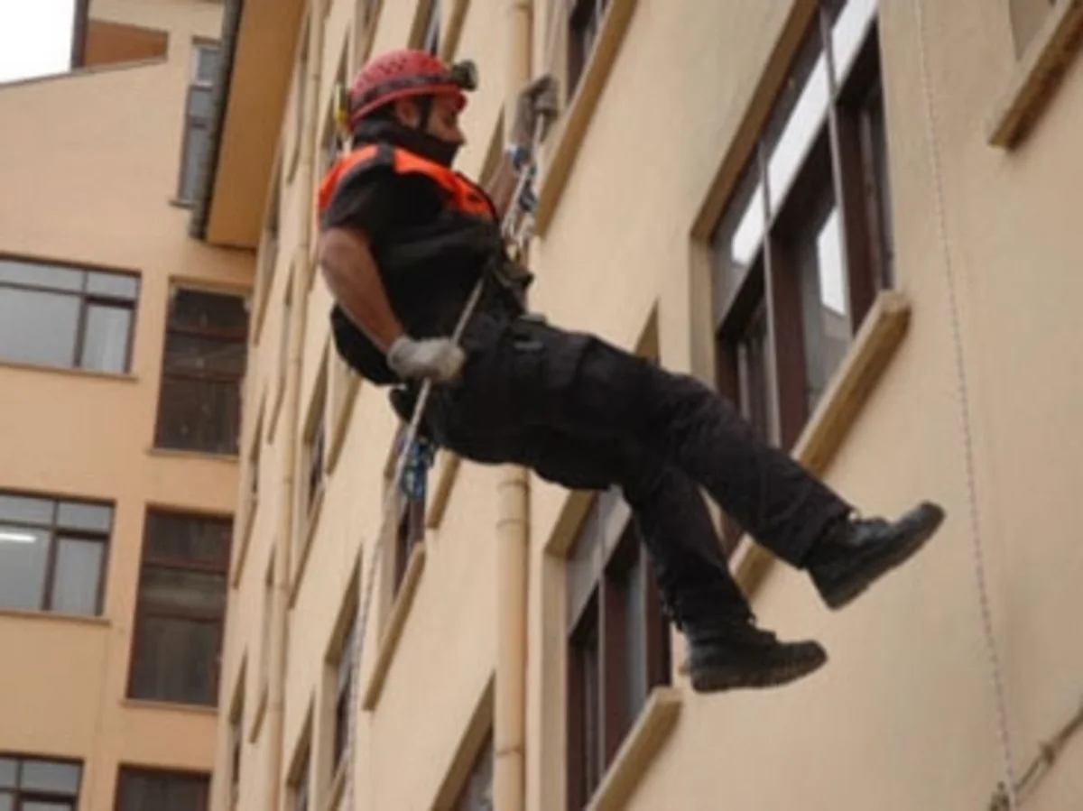 В Бинагадинском районе пресечена попытка самоубийства