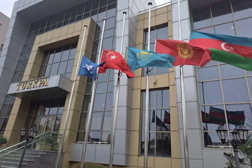 Türk PA-nın binasında bayraqlar yarıya endirilib