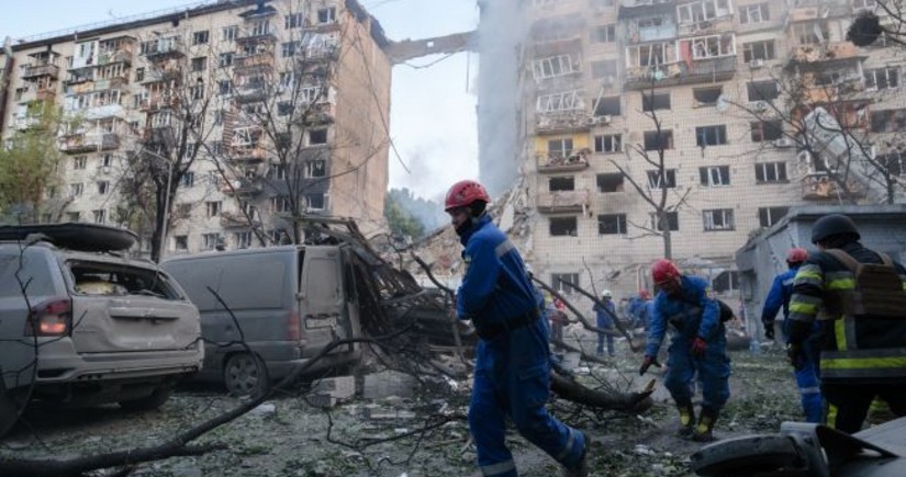 At least 14 people killed in Russian strike in Kyiv