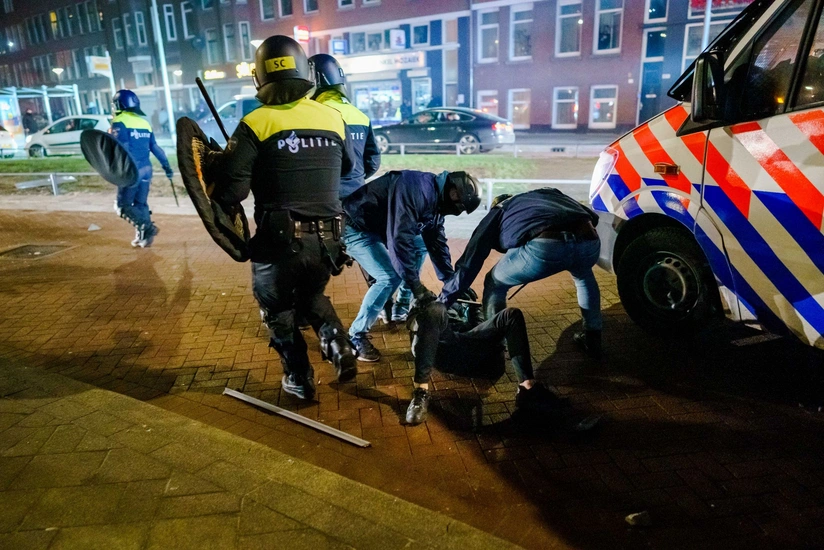Amsterdamda iğtişaşlar zamanı partlayış törədilib