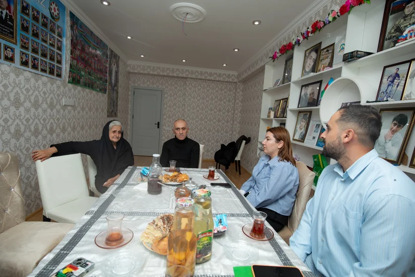 “OBA” Zəfər Günündə şəhid əməkdaşlarının ailələrini ziyarət edib