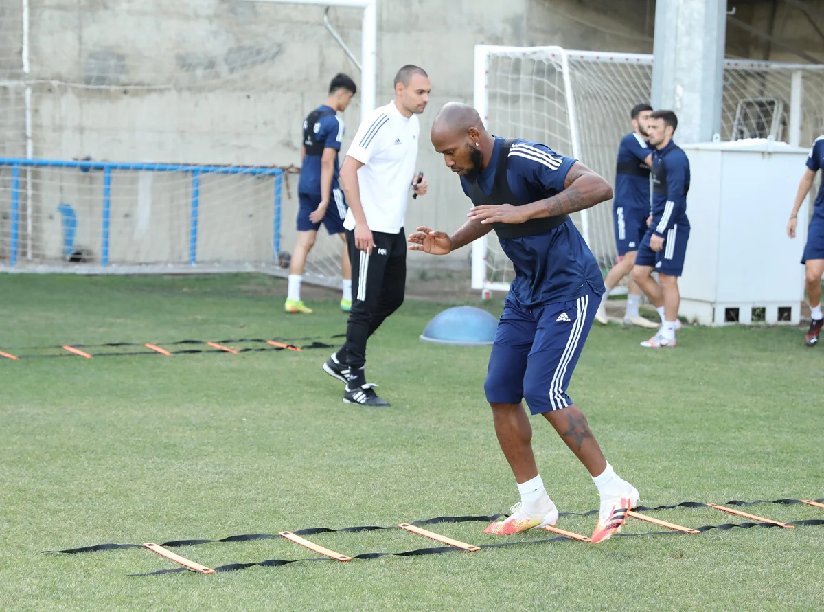 Qarabağın futbolçusu: Hakim səhv qərar verdi