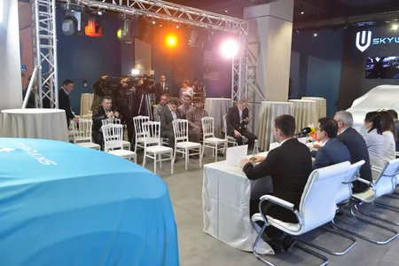 ONVOLT elektromobil satış-sərgi salonunu və SKYWELL ET5 modelini təqdim edib