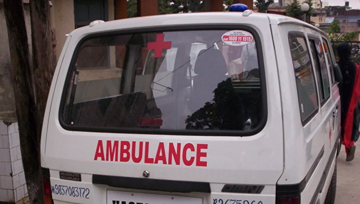 35 people stay under debris of collapsed building in India