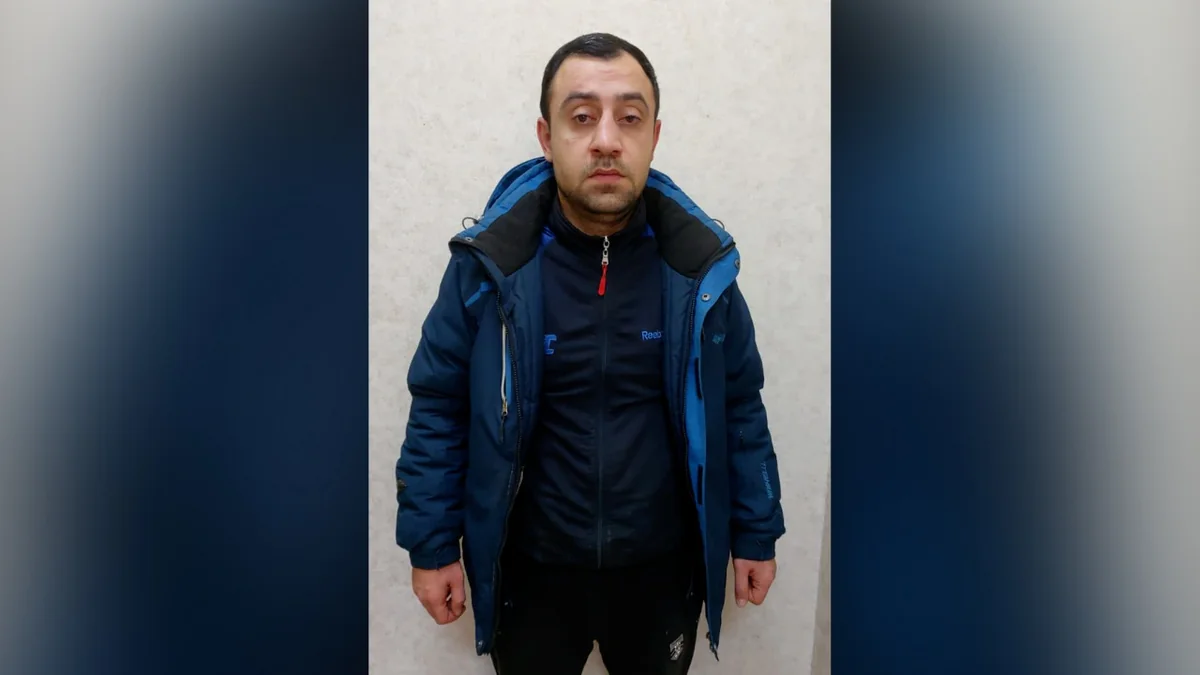 В Баку полицейский предотвратил попытку нападения на женщину