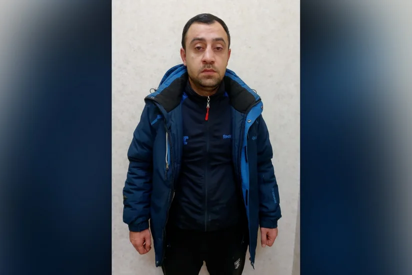 В Баку полицейский предотвратил попытку нападения на женщину