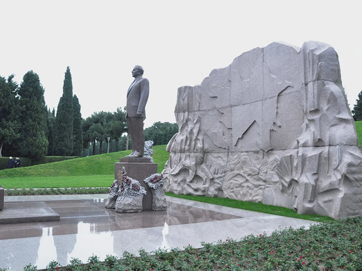 Bolqarıstan prezidenti Fəxri xiyaban və Şəhidlər xiyabanını ziyarət edib