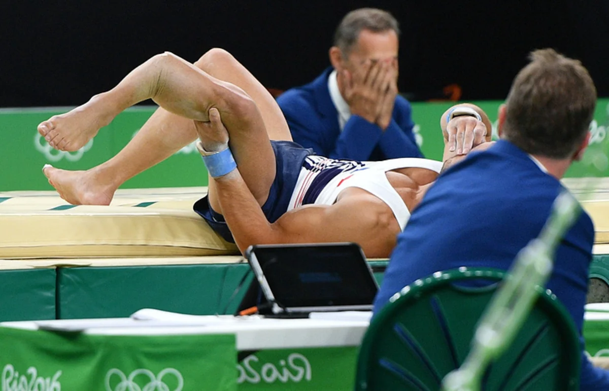​Fransalı gimnast Rio-2016-da ayağını qırıb
