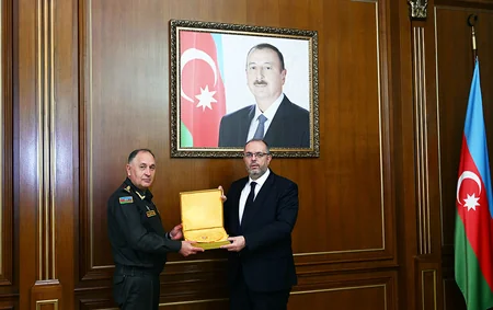 Azərbaycanın müdafiə naziri Türkiyənin Milli Müdafiə Universitetinin rektoru ilə görüşüb