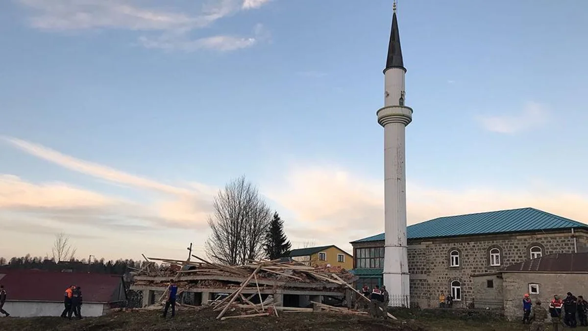 В Турции рухнула строящаяся мечеть, 1 человек погиб, 6 ранены