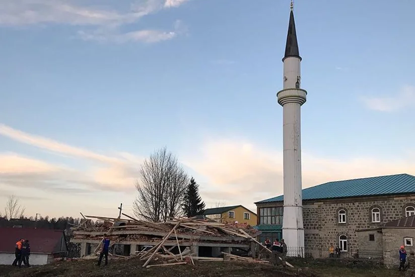 В Турции рухнула строящаяся мечеть, 1 человек погиб, 6 ранены