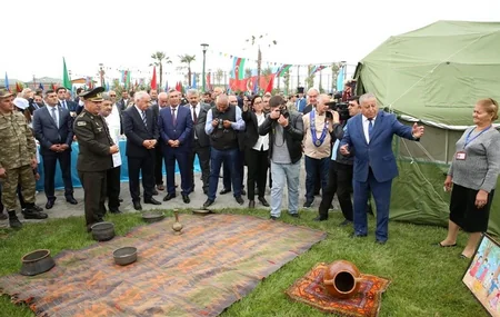 Xalqla Ordu əl-ələ devizi altında kütləvi vətənpərvərlik bayramı keçirilib