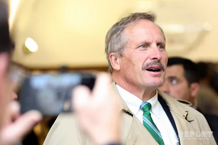 US Ambassador visits trade and exhibition center ABAD - PHOTO