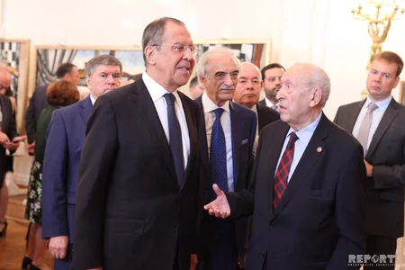 Глава МИД России принял участие на выставке Таира Салахова
