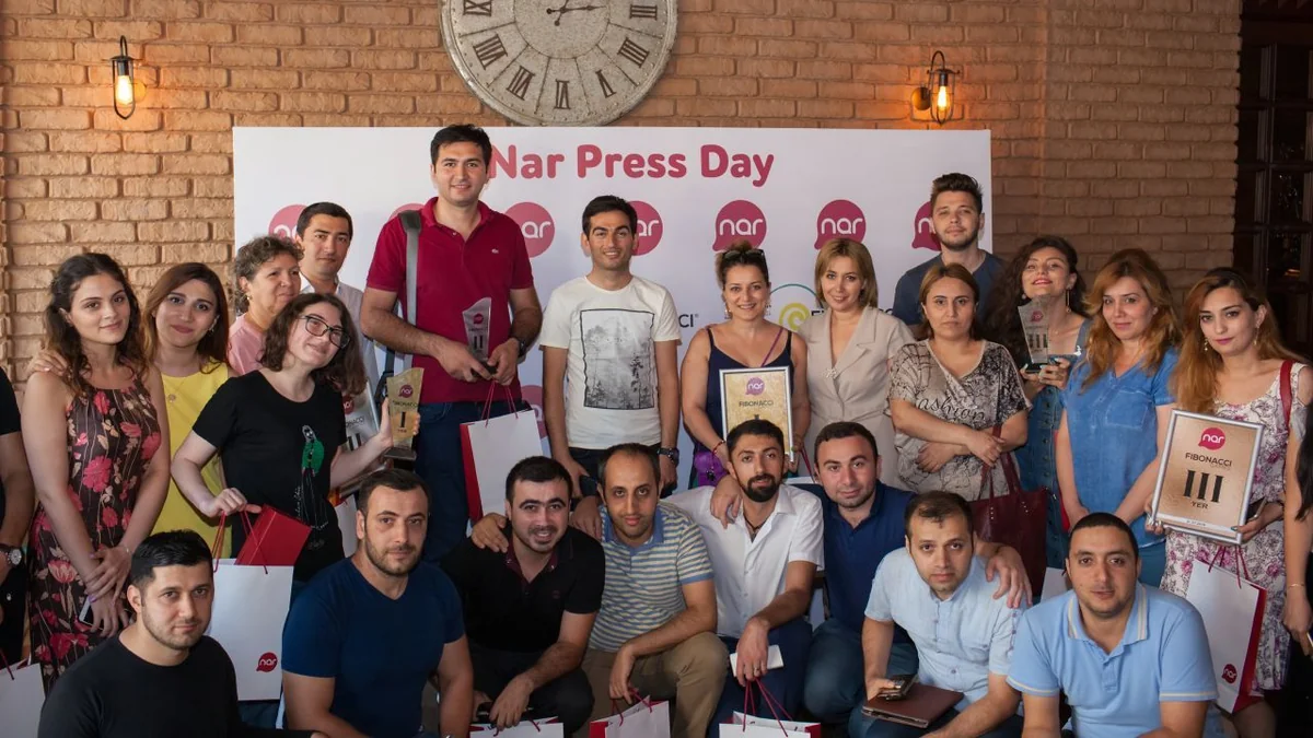 “Nar” mətbuat nümayəndələrini təbrik edib