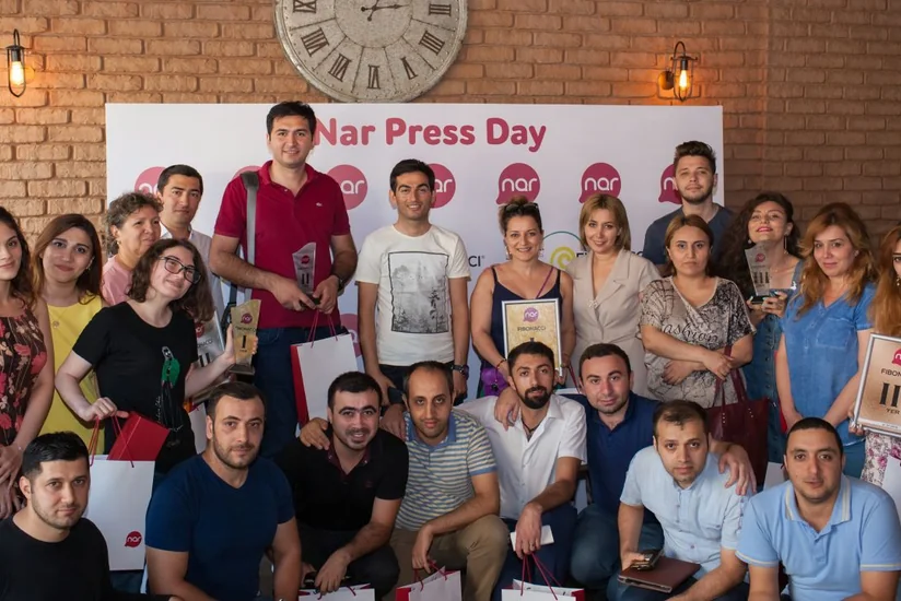 “Nar” mətbuat nümayəndələrini təbrik edib