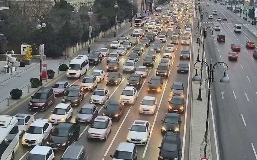 Bakının bir sıra yollarında tıxac var – SİYAHI