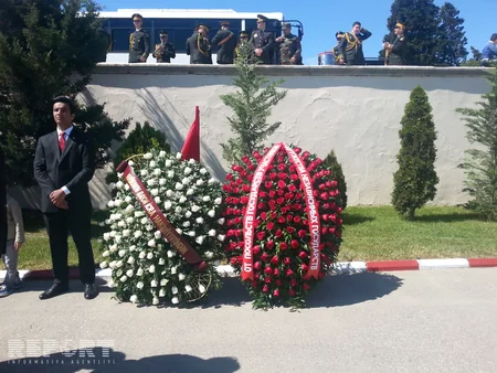 MDB ölkələrinin səfirləri Bakıda hərbi şərəf Memorialına gül çələngi qoyub