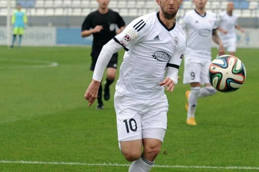 Qarabağın sabiq futbolçusu Azərbaycana qayıdır