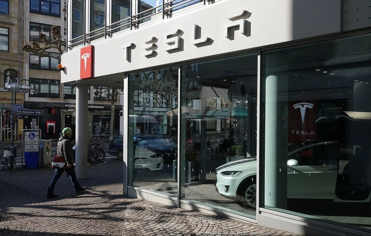 Вице-президент Tesla объявил о своем уходе из компании