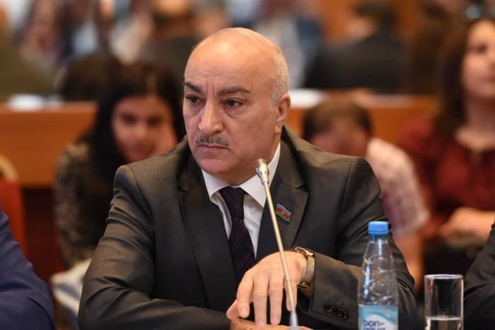  Vəhdət Partiyasının sədri Tahir Kərimli 