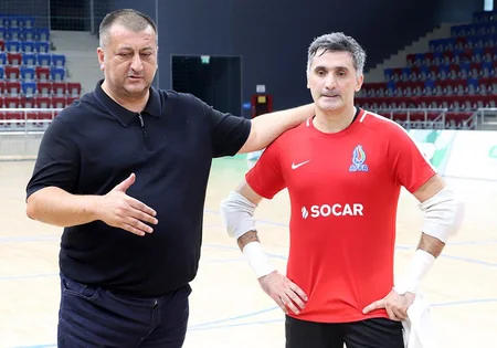 Zaur Axundov milli komandanın futzalçıları ilə görüşüb