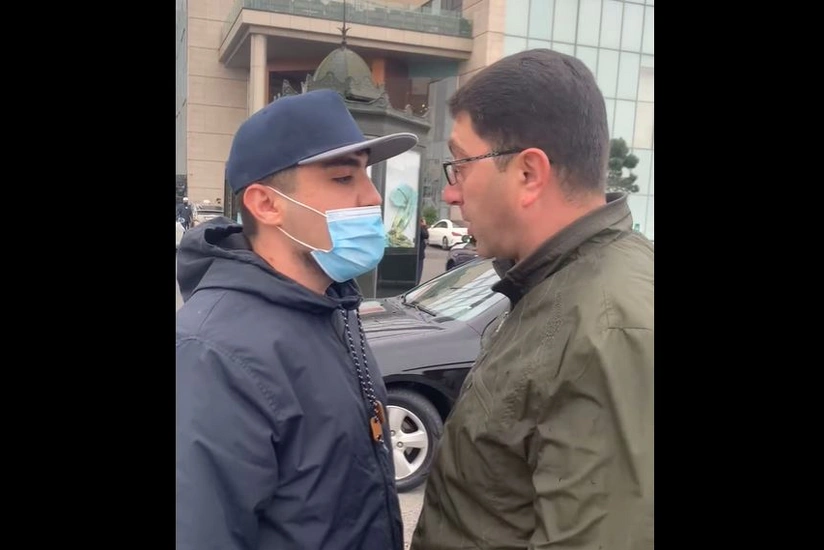 Mehman Hüseynovu təhqir edən şəxs polisə çağırılıb
