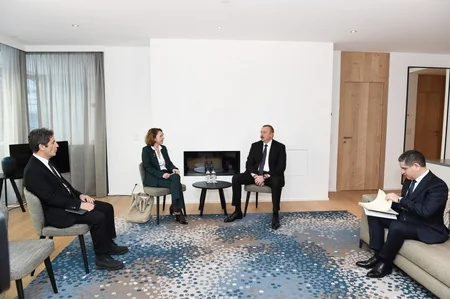 Prezident İlham Əliyev Davosda “SUEZ GROUP”un baş icraçı vitse-prezidenti ilə görüşüb
