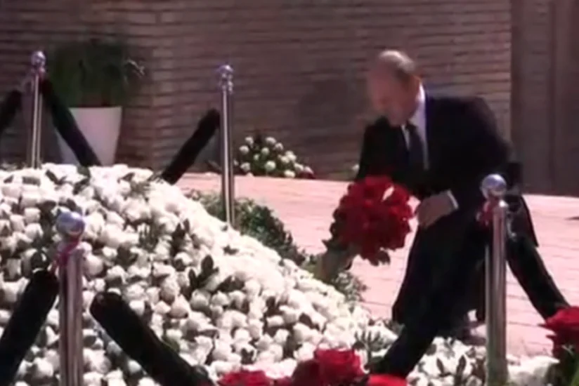 Путин возложил цветы к могиле Ислама Каримова в Самарканде