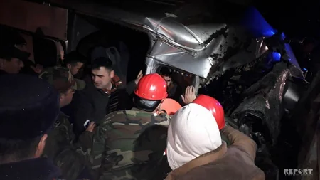 Kürdəmirdə mikroavtobus traktora çırpılıb, xəsarət alanlar var - FOTO - VİDEO - YENİLƏNİB