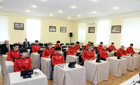 Fərid Qayıbov Avropa çempionatından qayıdan boksçularla görüşüb