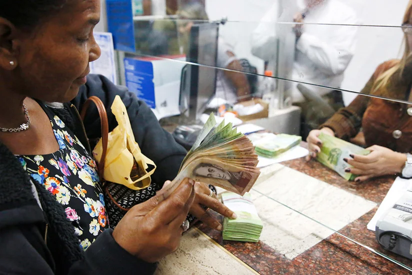 Inflation in Venezuela nears 3,000%