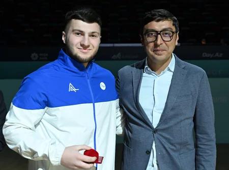 Fərid Qayıbov beynəlxalq yarışlarda uğur qazanan idmançılarla görüşüb