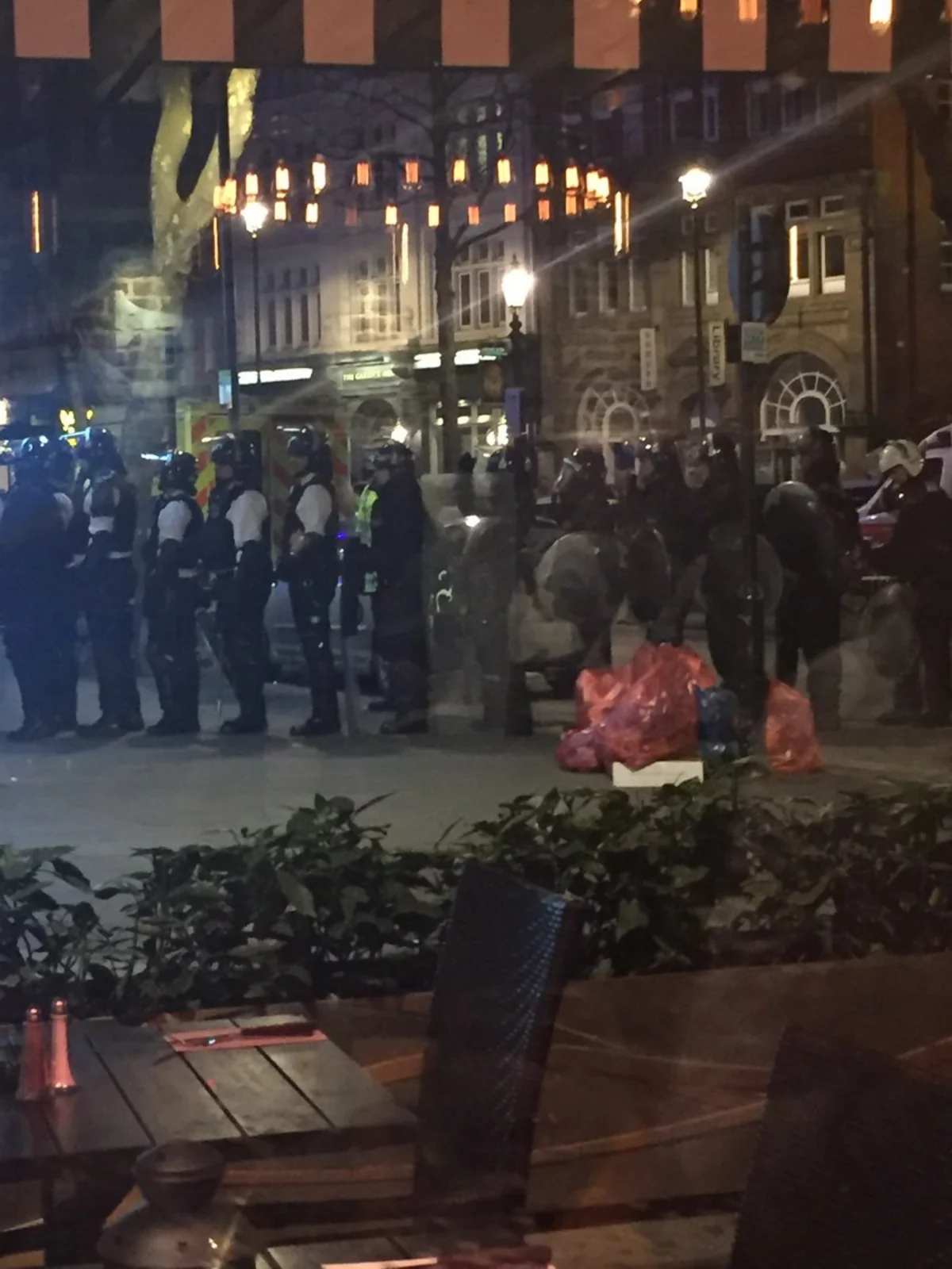 Londonda qadını girov götürən silahlı şəxs tutulub