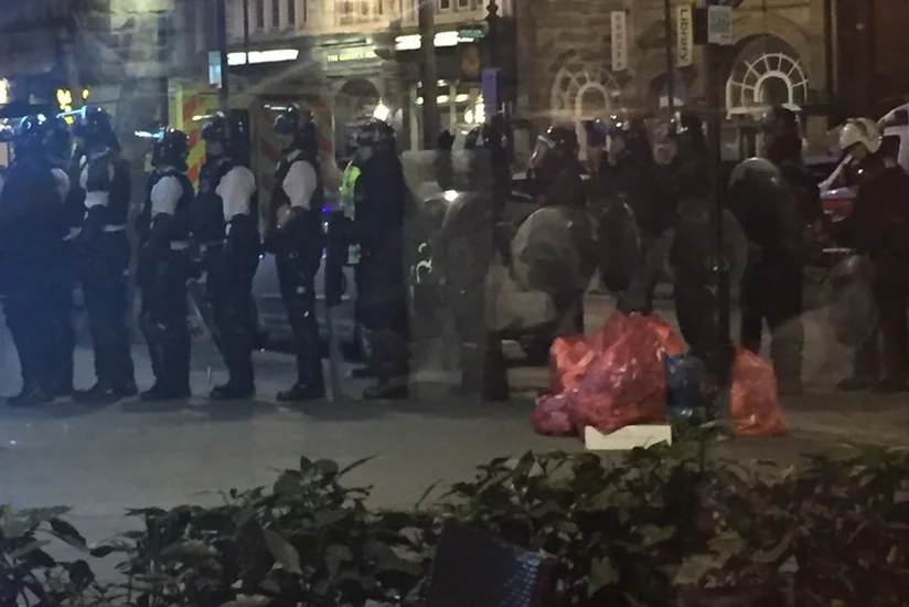 Londonda qadını girov götürən silahlı şəxs tutulub