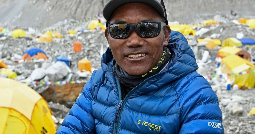 Nepallı alpinist Everesti fəth edərək özünə məxsus dünya rekordunu yeniləyib