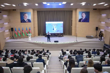 Gənclər və könüllülər mükafatlandırıldı