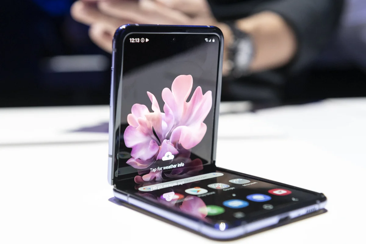 Proqnoz: Qatlanan ekranlı mobil telefon bazarı hər il 53% böyüyəcək