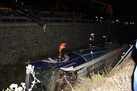 Türkiyədə avtobus aşıb, 8 nəfər ölüb, 28 nəfər yaralanıb