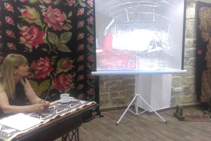 NUR Art House-da “Bağça-bağda süzən quşlar” adlı sərgi açılıb