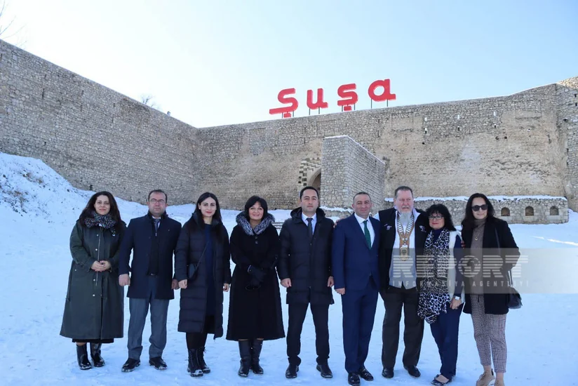 Dünya Kulinariya Təşkilatları Assosiasiyasının prezidenti kreativ reseptlə “Şuşalı” yeməyi hazırlayıb