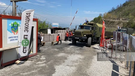 Vehicles of peacekeepers pass freely along Khankandi-Lachin road