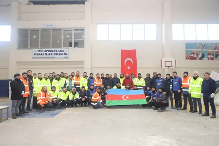 Azərbaycan könüllüləri Adıyamana gedib, zəlzələdən zərərçəkən uşaqlara dəstək veriblər