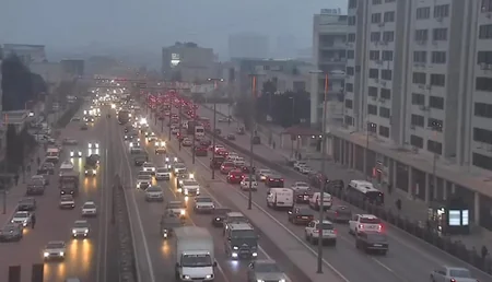 Bakıda nəqliyyat vasitələrinin hərəkətində sıxlıq yaranıb