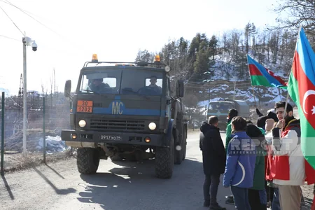 Total of 30 vehicles of peacekeepers move freely through Khankandi-Lachin road