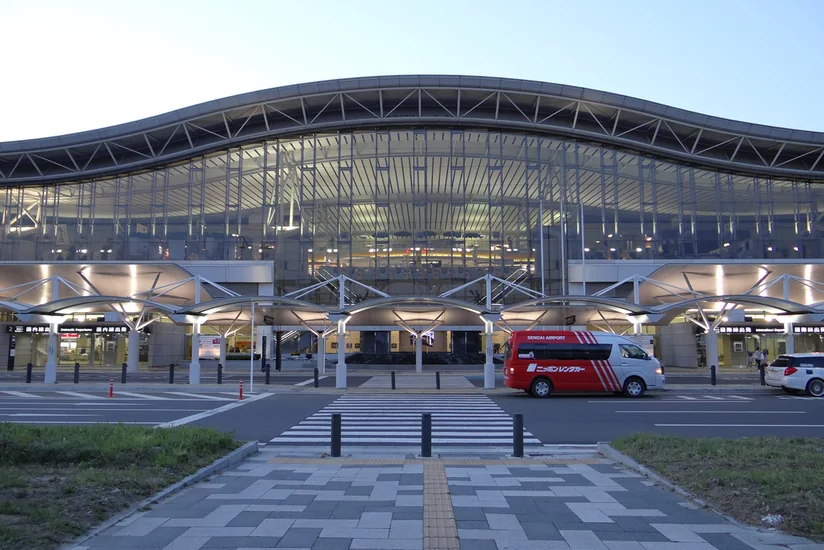 Japan allows three airports to resume accepting int'l flights