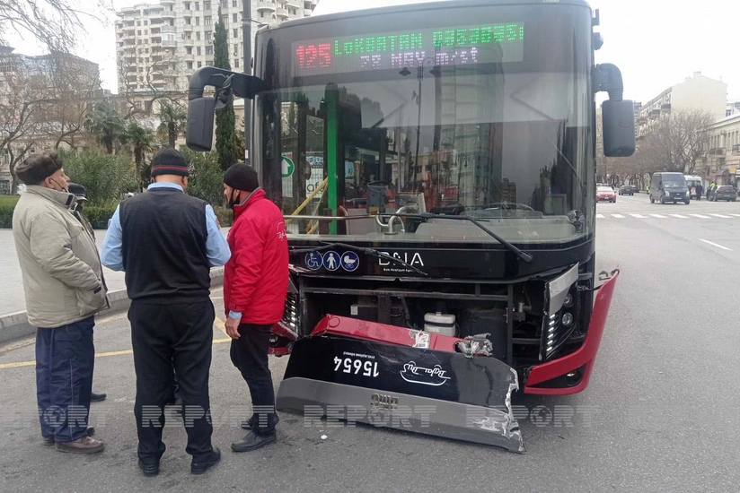 “BakuBus”un avtobusu qəzaya düşüb