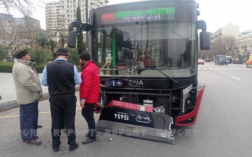 “BakuBus”un avtobusu qəzaya düşüb